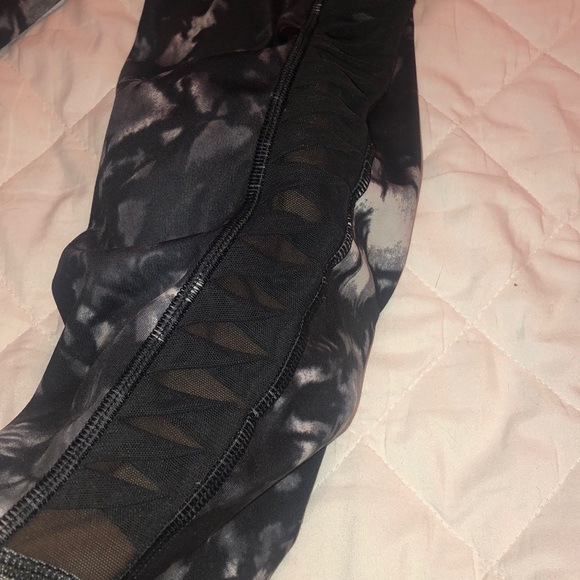 🍋 high waisted lulu leggings 🍋 - Picture 3 of 6